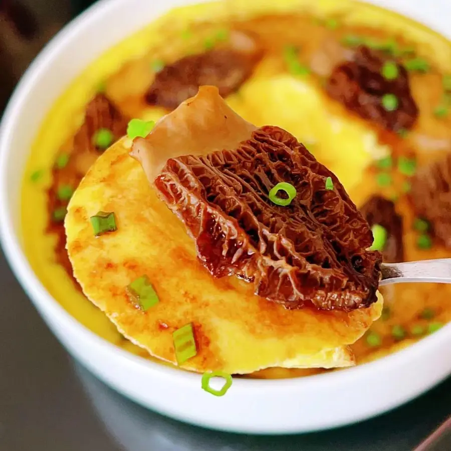 Steamed egg custard with wild morels step 0