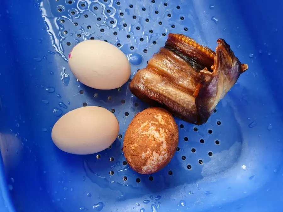 Steamed eggs with sand eel step 0