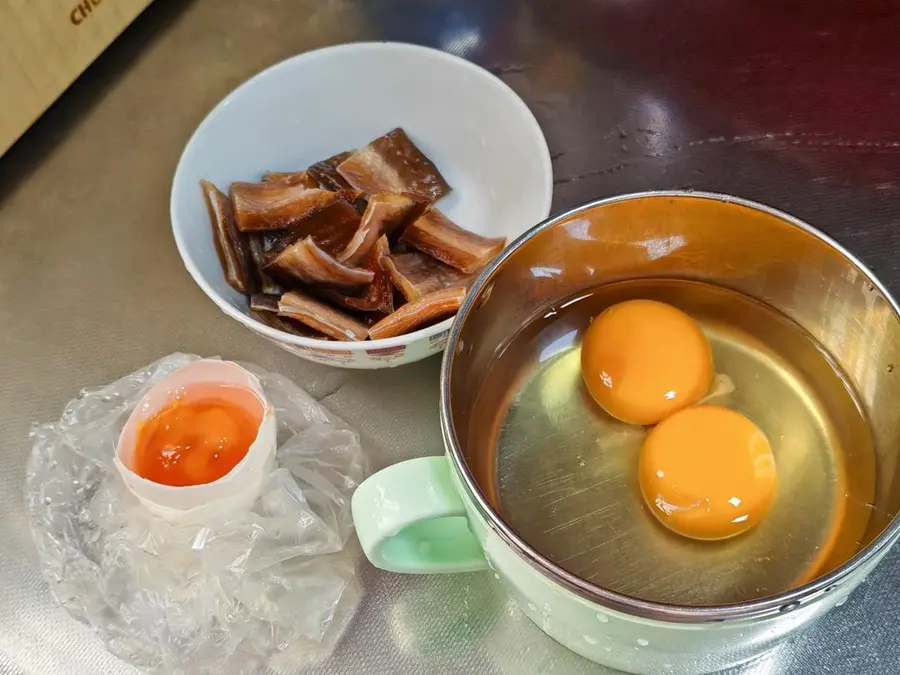 Steamed eggs with sand eel step 0