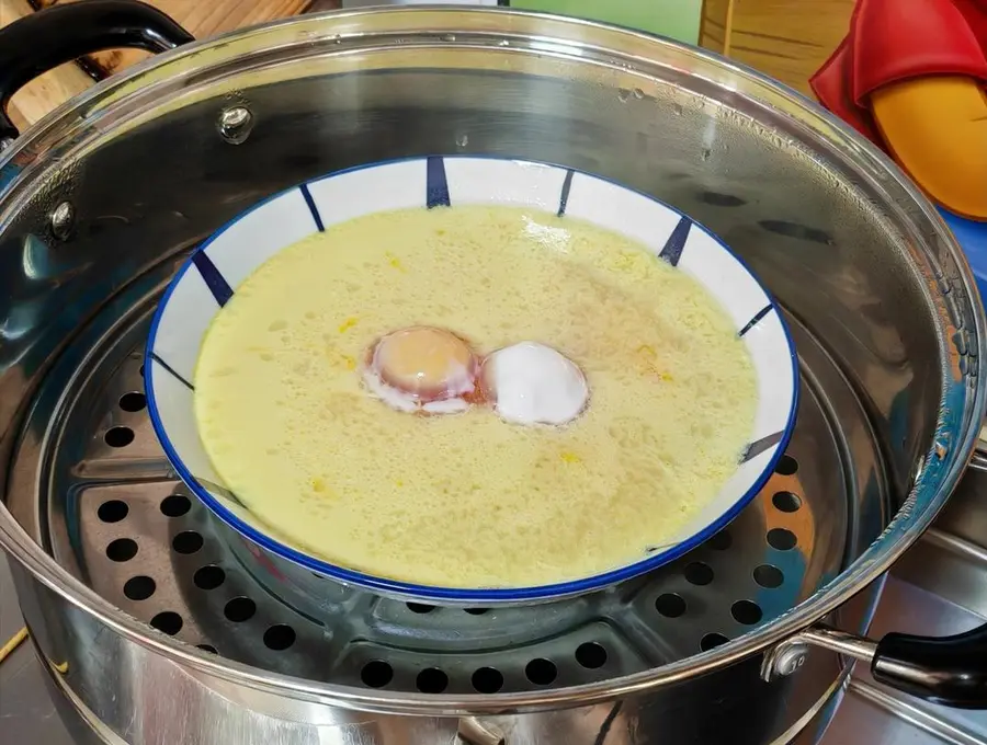 Steamed eggs with sand eel step 0