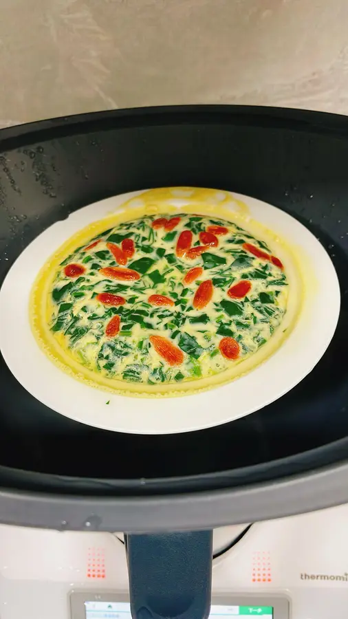 Steamed eggs with spinach step 0