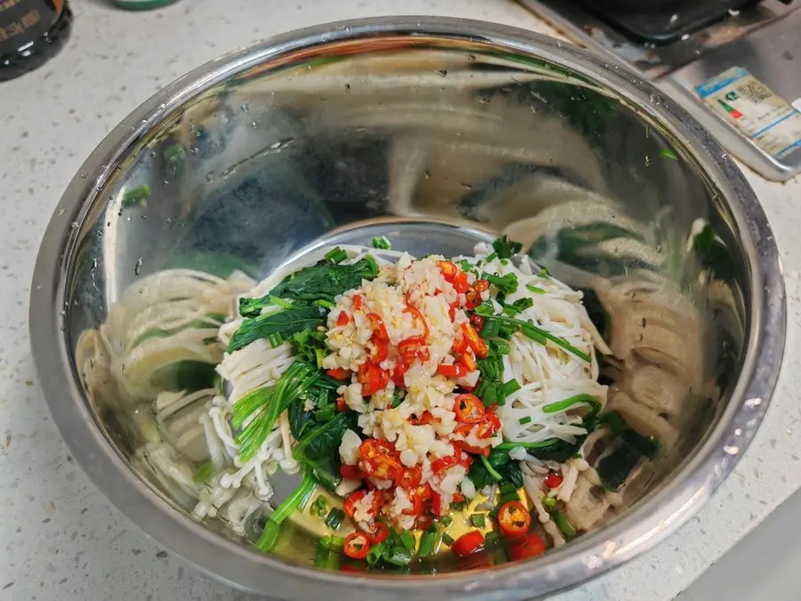 Spinach tossed with enoki mushrooms step 0