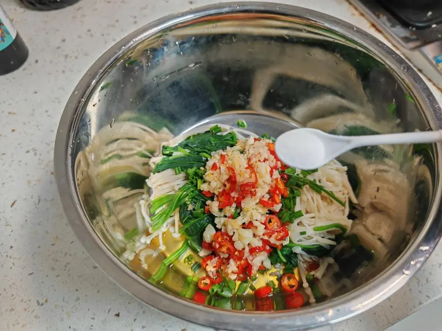 Spinach tossed with enoki mushrooms step 0