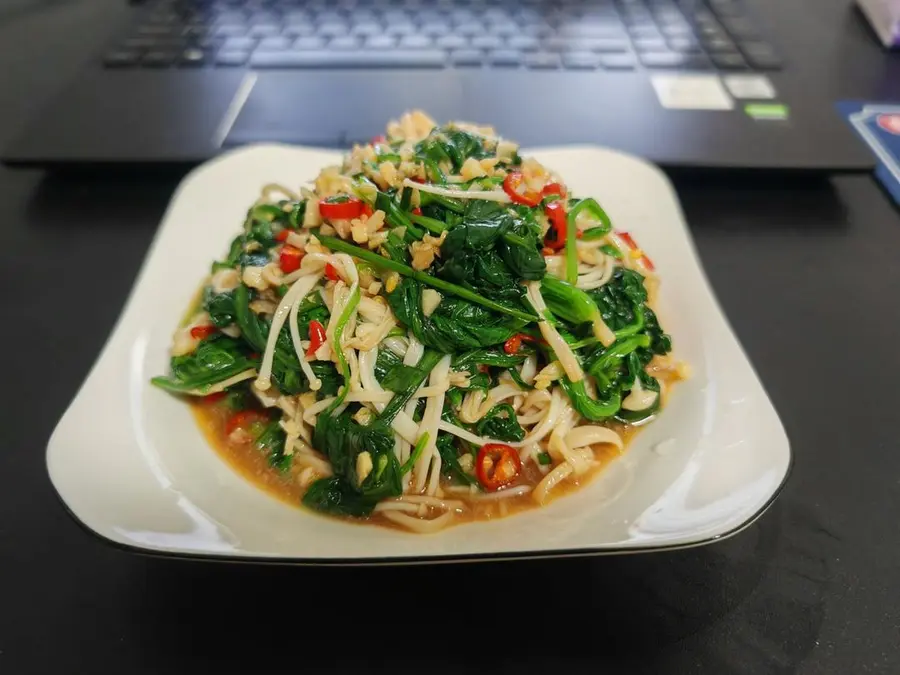 Spinach tossed with enoki mushrooms step 0