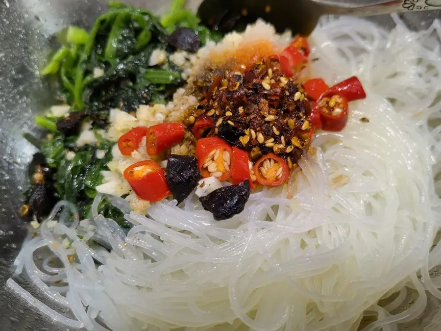 Chilled spinach vermicelli