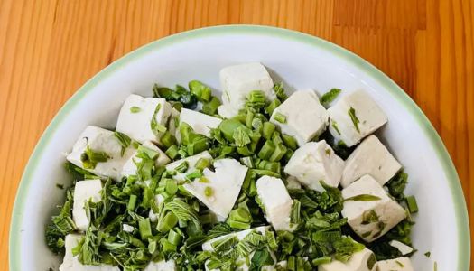 Seasonal dish: toon tofu mixed with tofu