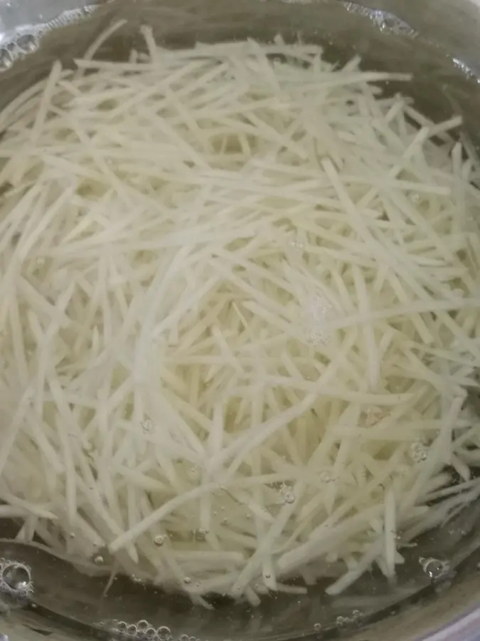 Cold shredded potatoes step 0