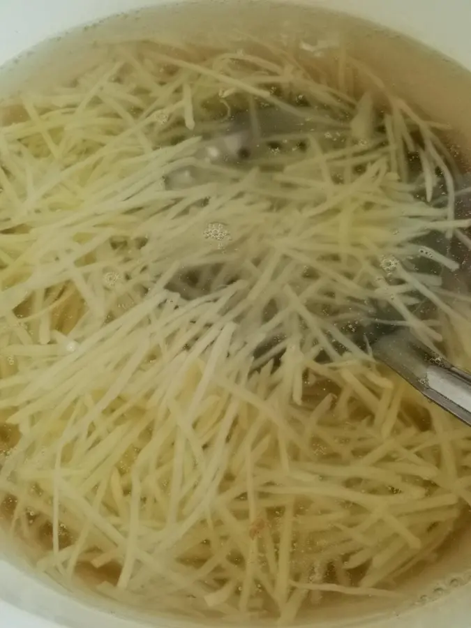 Cold shredded potatoes step 0