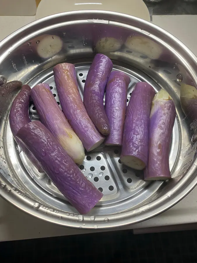 Eggplant with chili peppers and preserved eggs in the rice step 0