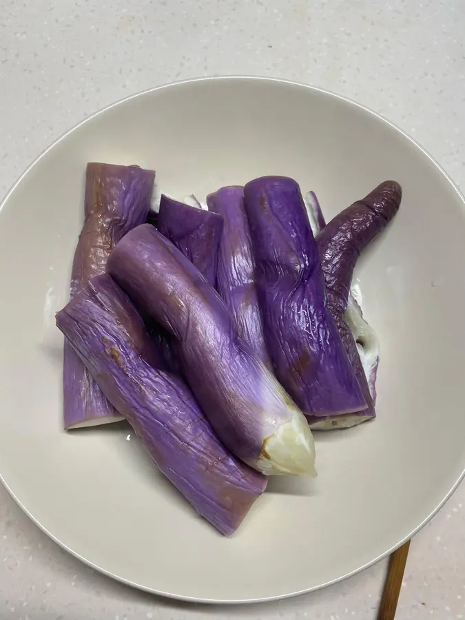 Eggplant with chili peppers and preserved eggs in the rice step 0