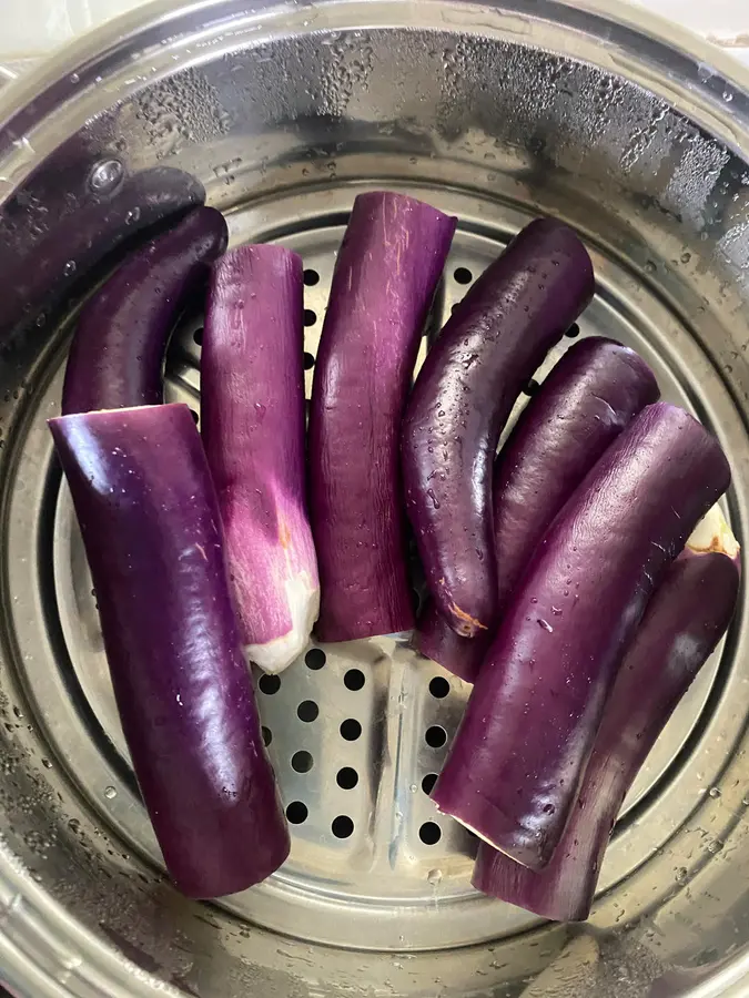 Eggplant with chili peppers and preserved eggs in the rice step 0