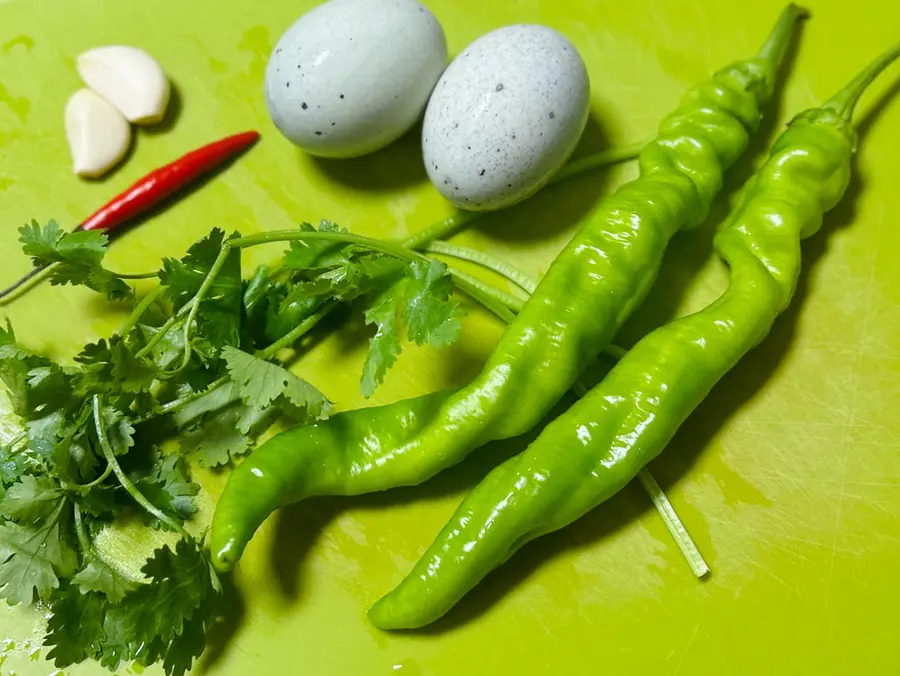 Roasted pepper preserved eggs step 0