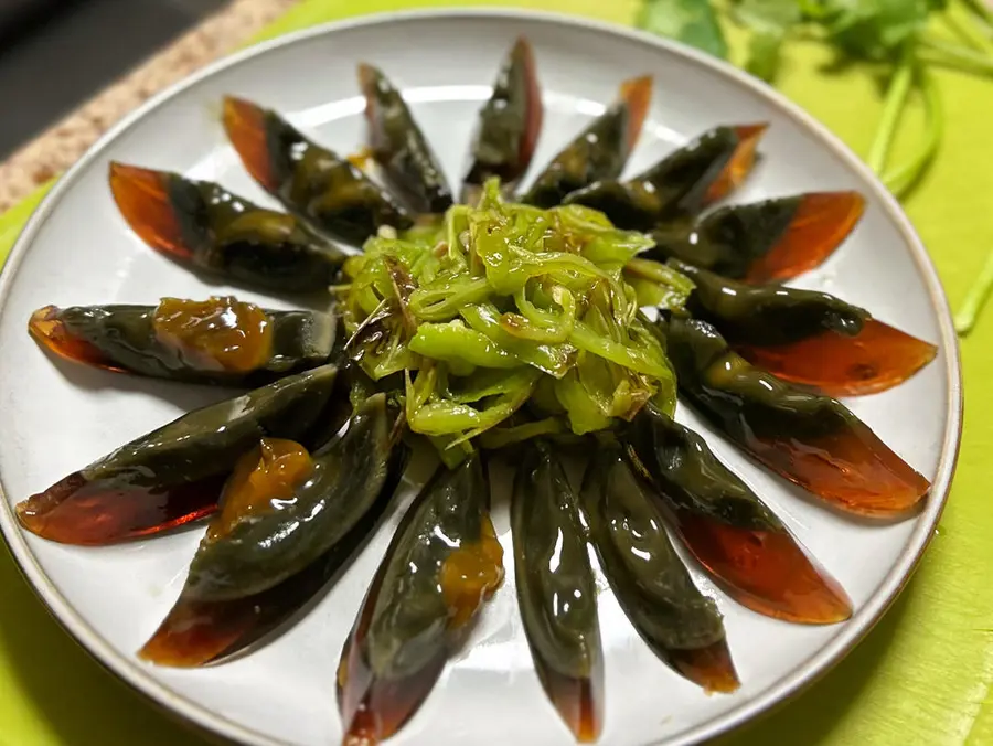 Roasted pepper preserved eggs step 0