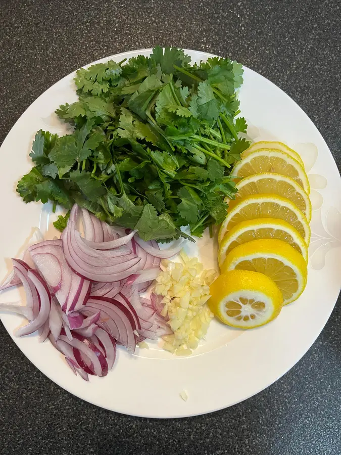 Lemon parsley tossed with beef step 0