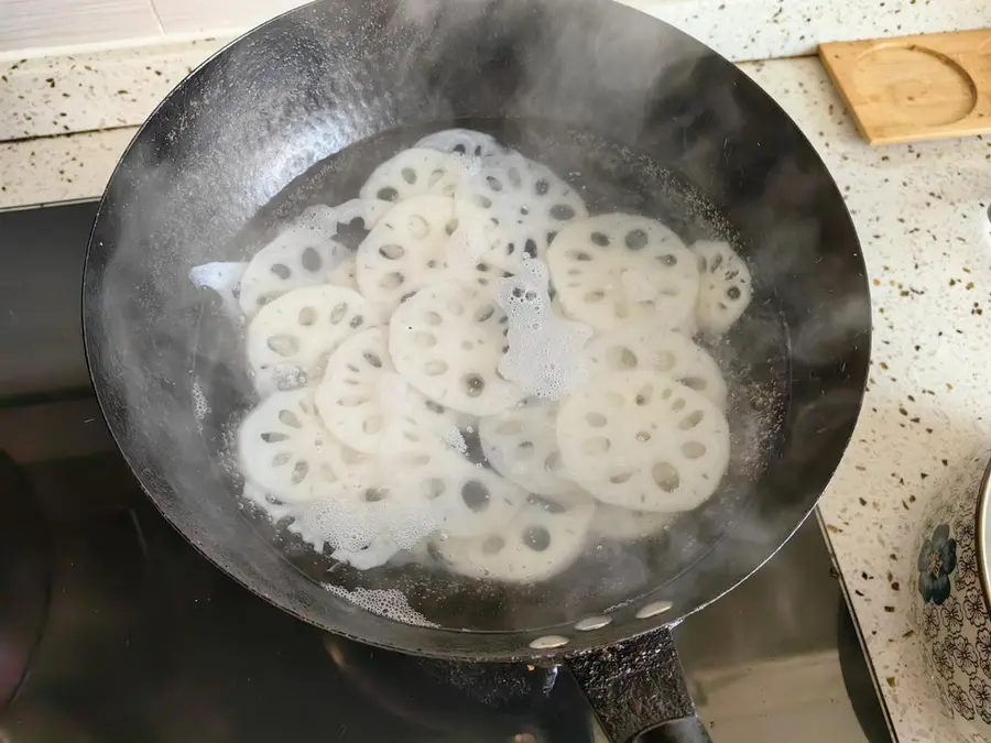 Autumn delicacy - lotus root meets okra step 0