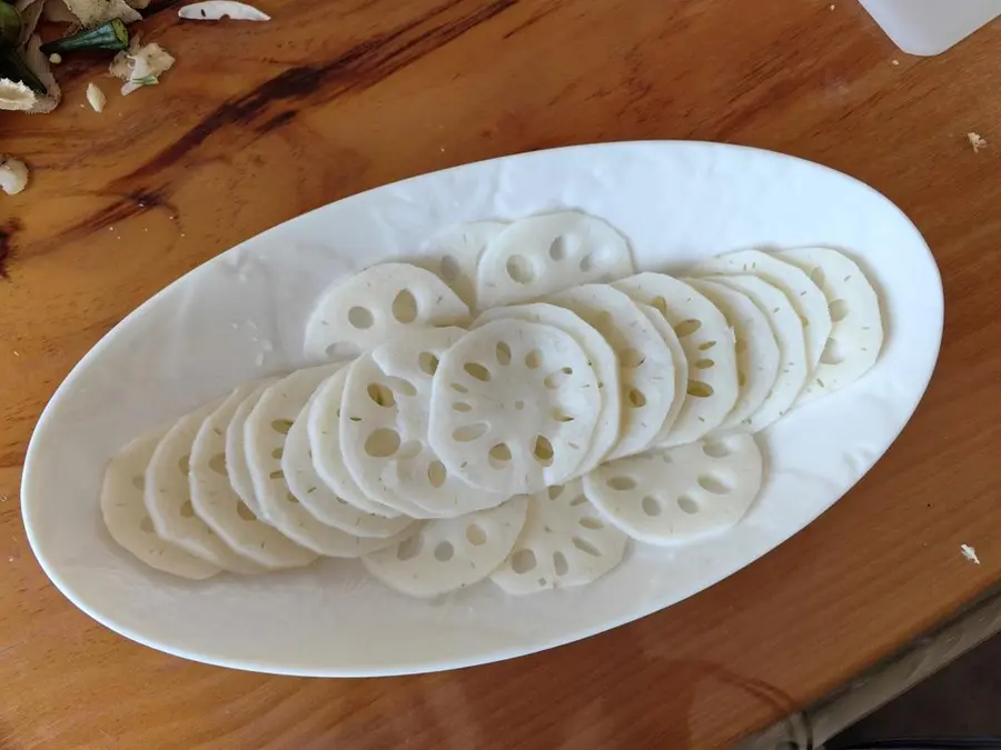 Autumn delicacy - lotus root meets okra step 0