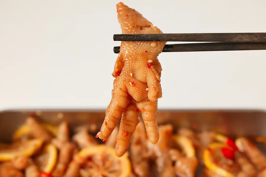 It's so delicious that it's out on the spot|Lemon sour and spicy boneless chicken feet step 0