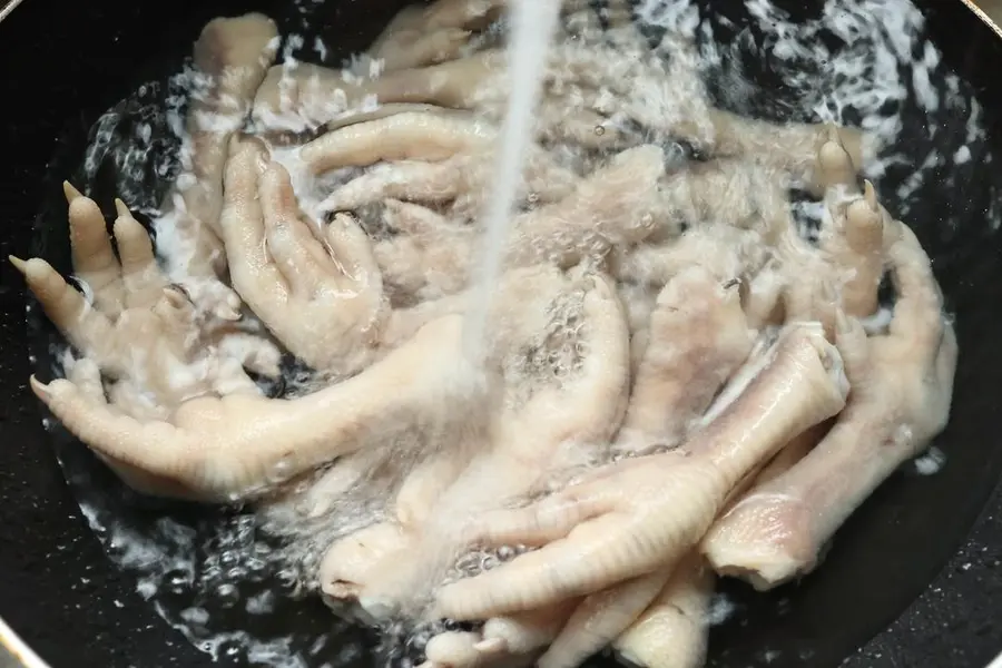 It's so delicious that it's out on the spot|Lemon sour and spicy boneless chicken feet step 0