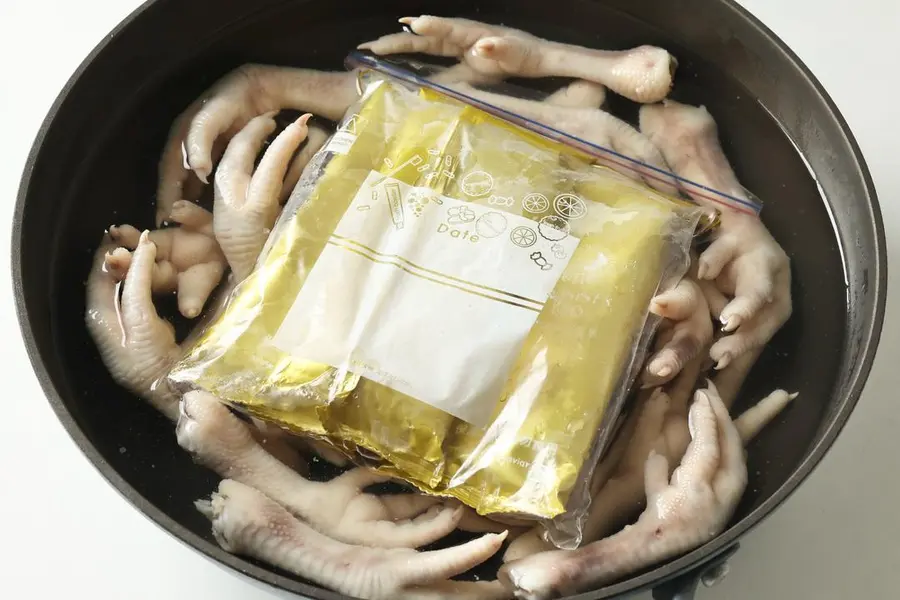 It's so delicious that it's out on the spot|Lemon sour and spicy boneless chicken feet step 0