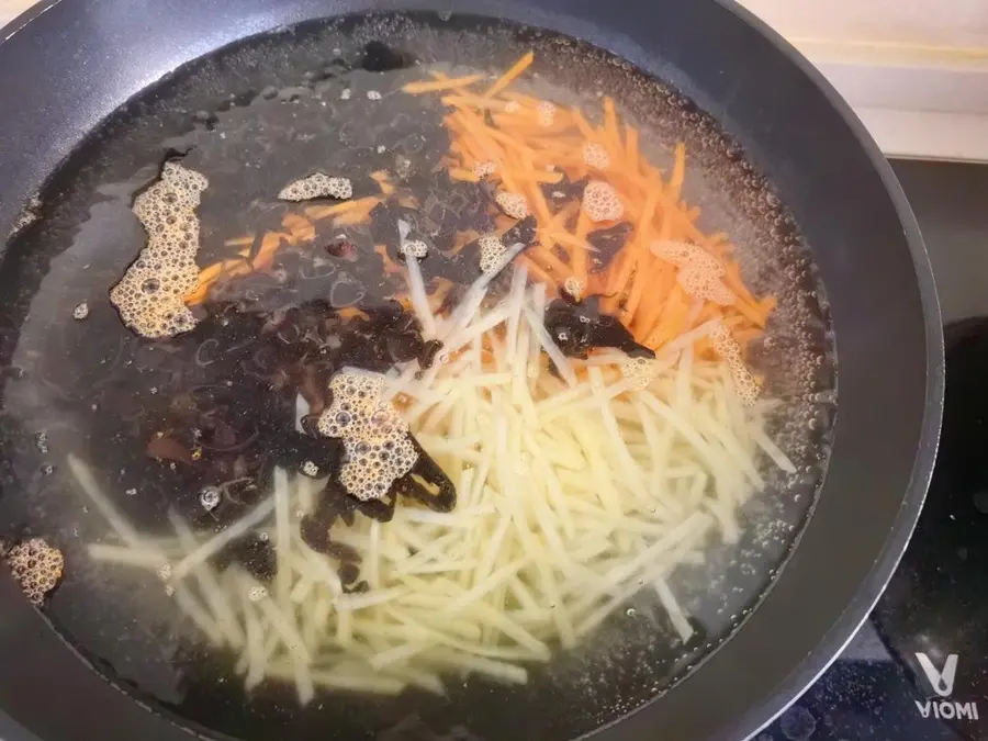 Cold dish - three shreds of boiled and stirred step 0