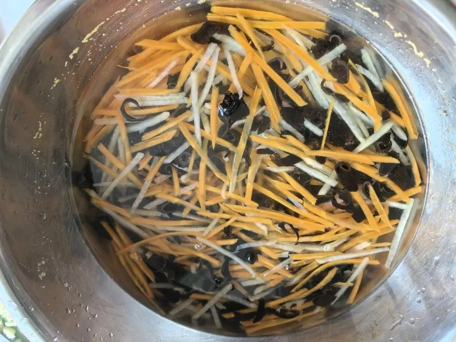 Cold dish - three shreds of boiled and stirred step 0