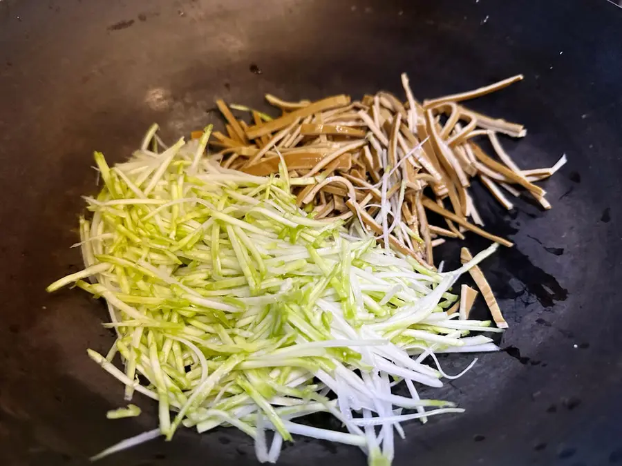 Dry mixed rice and cold vegetables (dried tofu, green cabbage, folded ear root, coriander) step 0