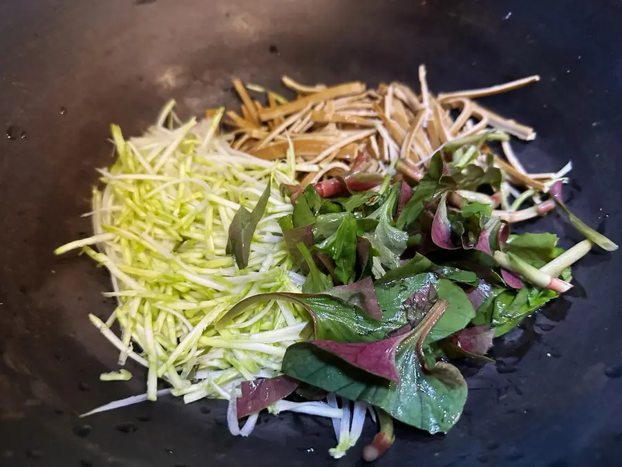 Dry mixed rice and cold vegetables (dried tofu, green cabbage, folded ear root, coriander) step 0