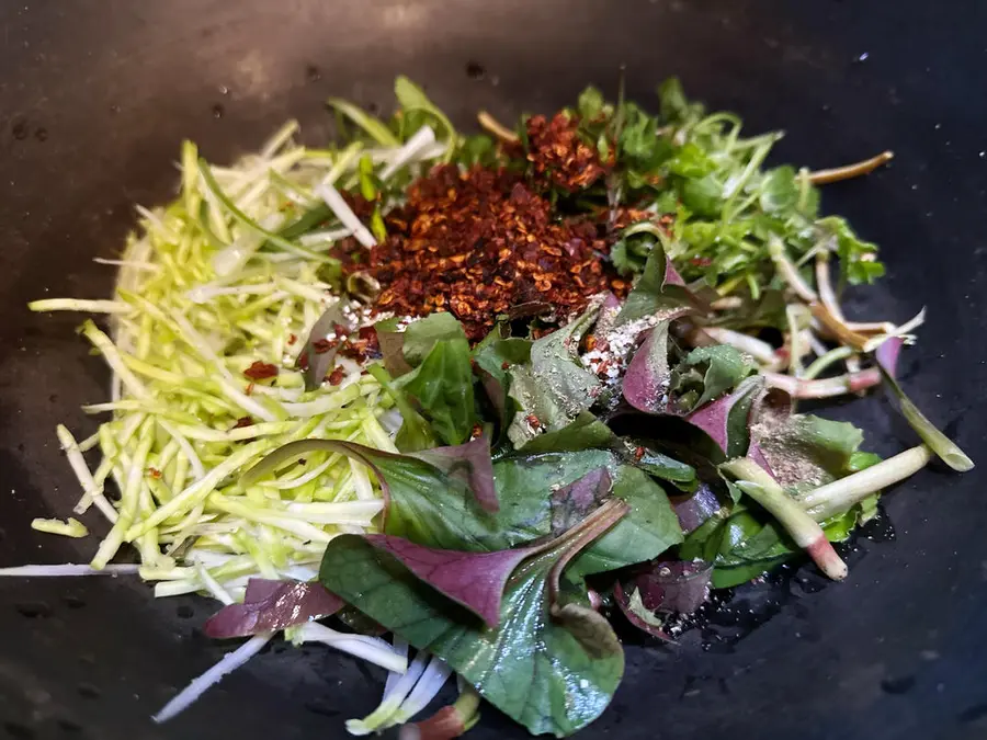 Dry mixed rice and cold vegetables (dried tofu, green cabbage, folded ear root, coriander) step 0