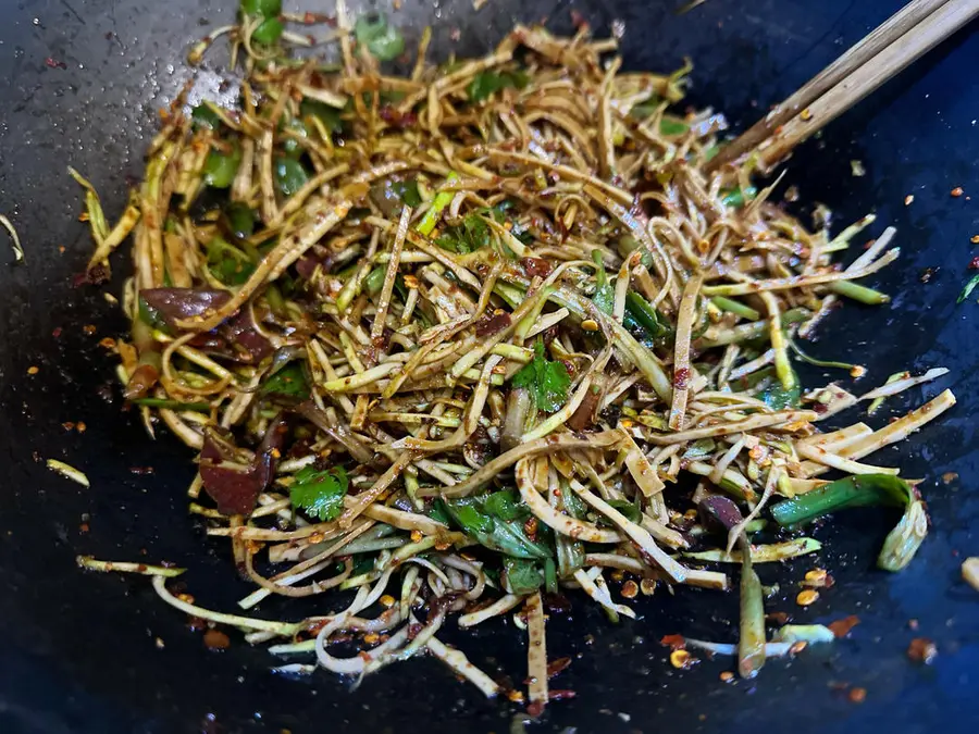 Dry mixed rice and cold vegetables (dried tofu, green cabbage, folded ear root, coriander) step 0