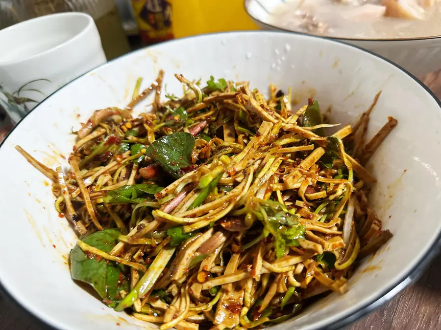 Dry mixed rice and cold vegetables (dried tofu, green cabbage, folded ear root, coriander) step 0