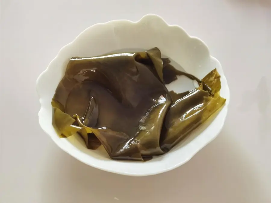 Kelp mixed with bean sprouts|Delicious and off the scale step 0