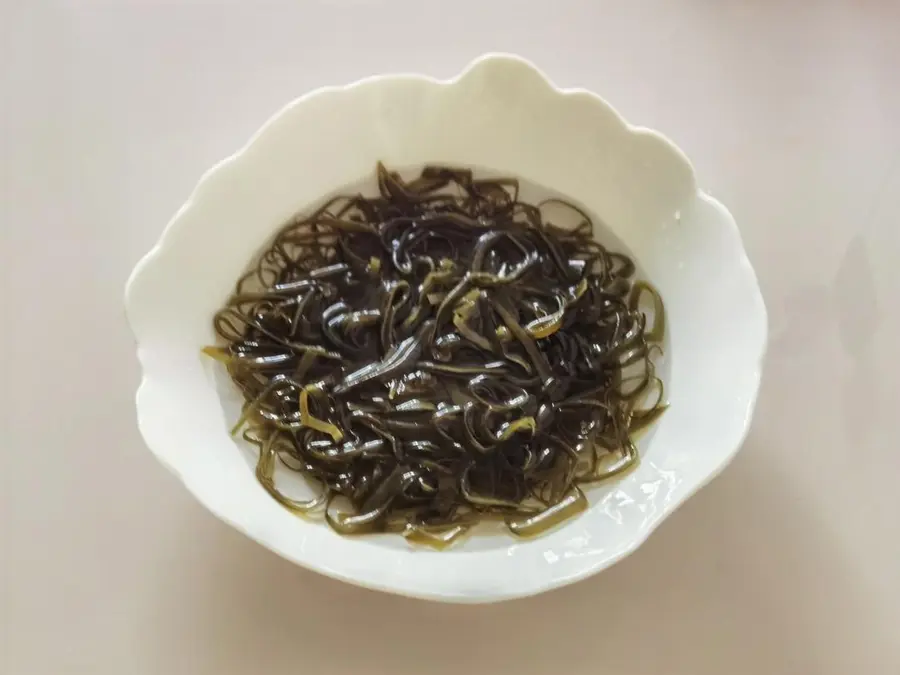 Kelp mixed with bean sprouts|Delicious and off the scale step 0