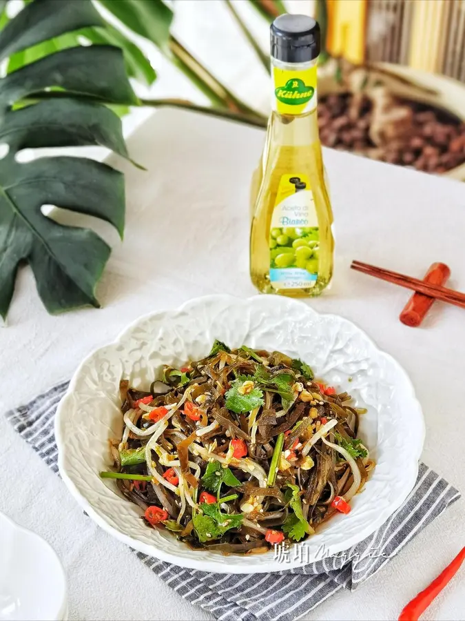 Kelp mixed with bean sprouts|Delicious and off the scale step 0