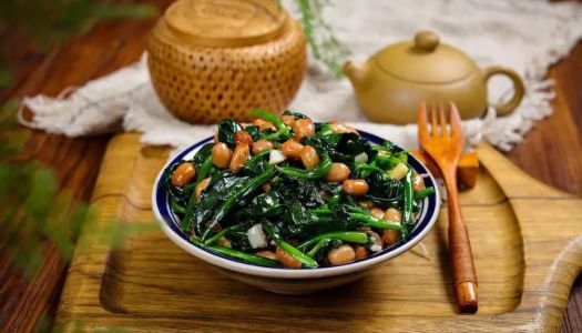 Super appetizer with rice, small cold dishes--- nuts and spinach are the main ones that will be handed