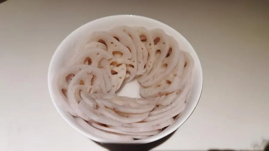 Home-cooked cold salad: cold lotus root slices step 0