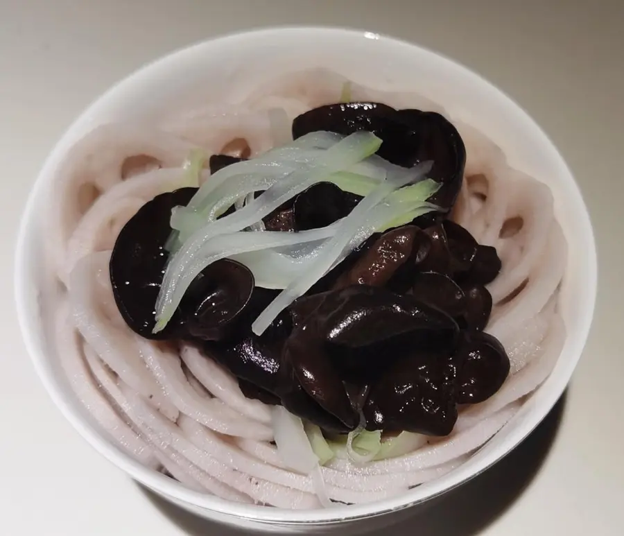 Home-cooked cold salad: cold lotus root slices step 0