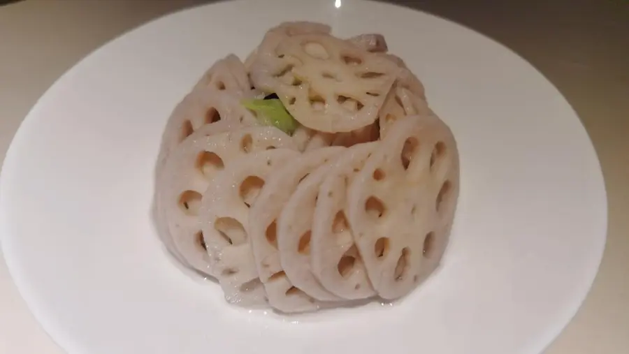 Home-cooked cold salad: cold lotus root slices step 0