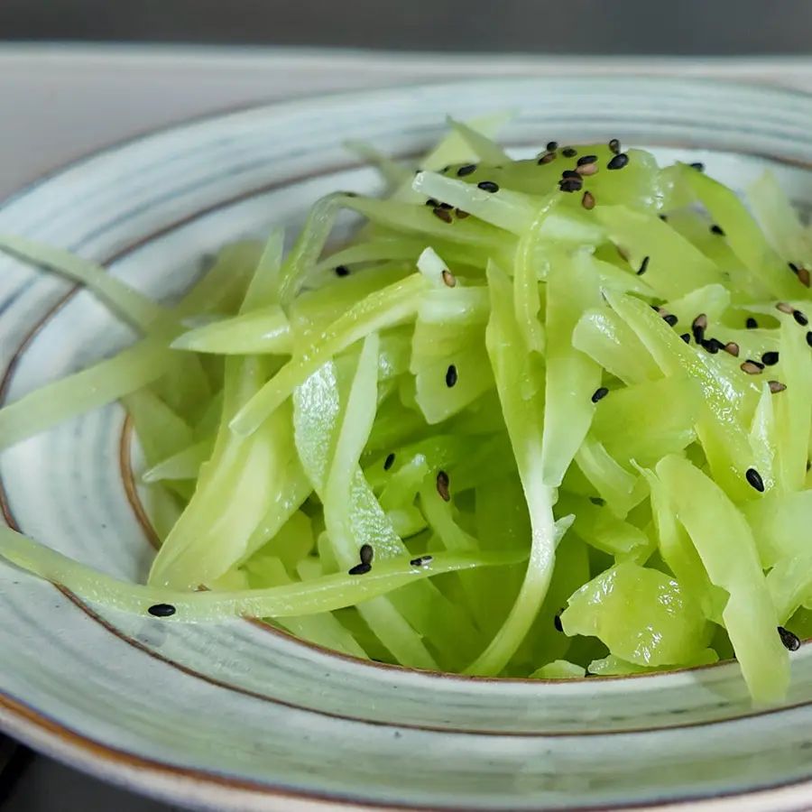 Refreshing side dish - cold shredded bamboo shoots