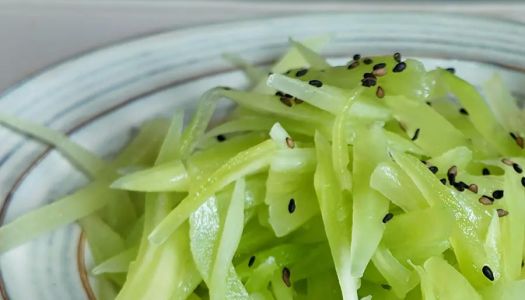 Refreshing side dish - cold shredded bamboo shoots