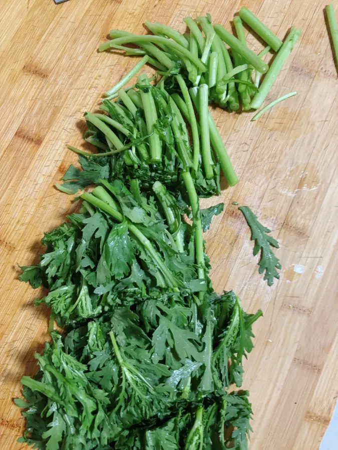 Cold salad chrysanthemum  is a must-have cold dish in summer step 0