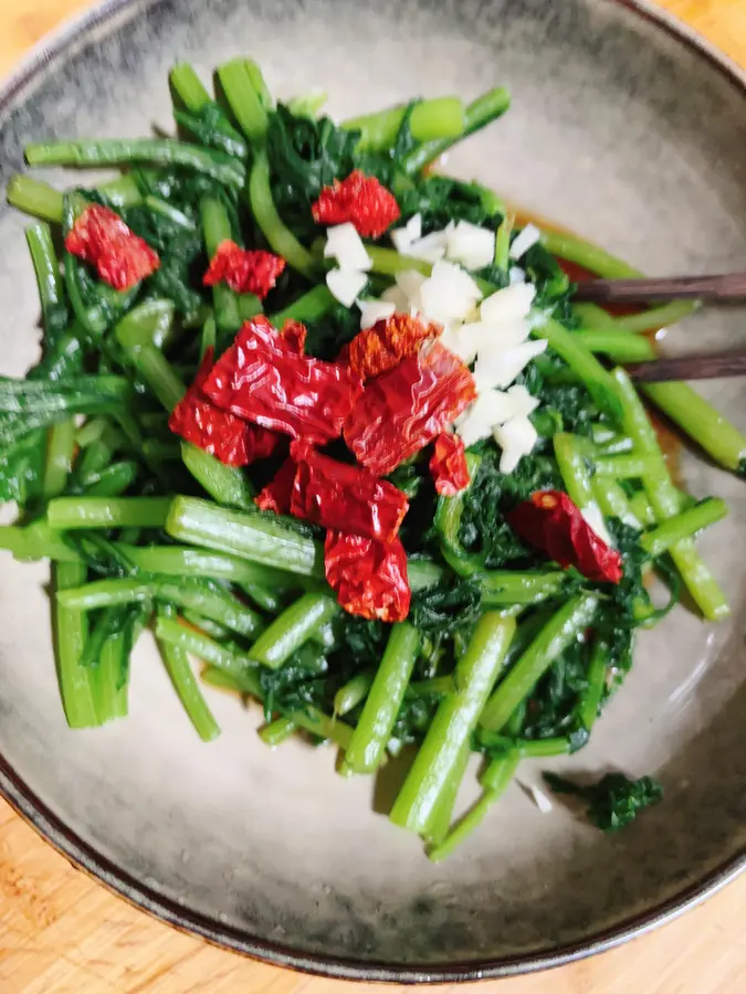 Cold salad chrysanthemum  is a must-have cold dish in summer step 0