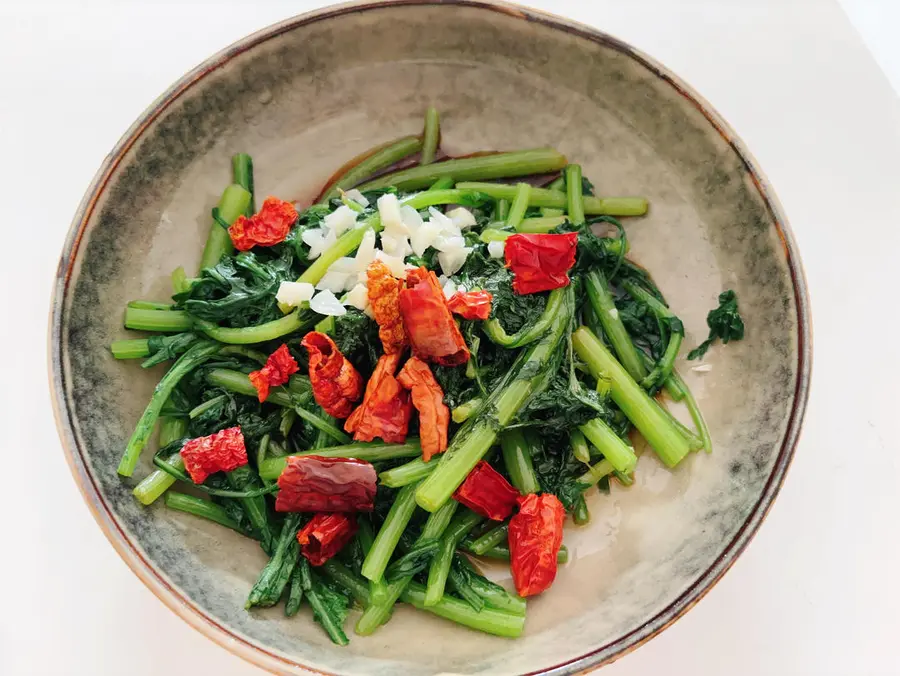 Cold salad chrysanthemum  is a must-have cold dish in summer step 0