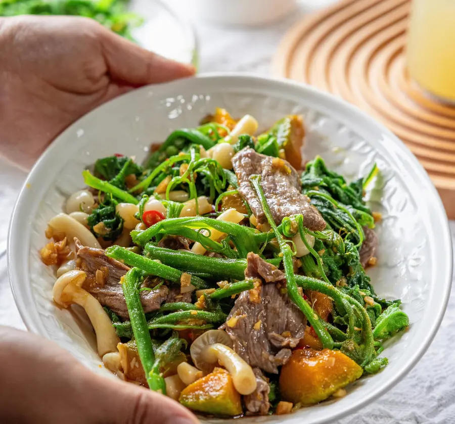 Summer beef Chinese salad