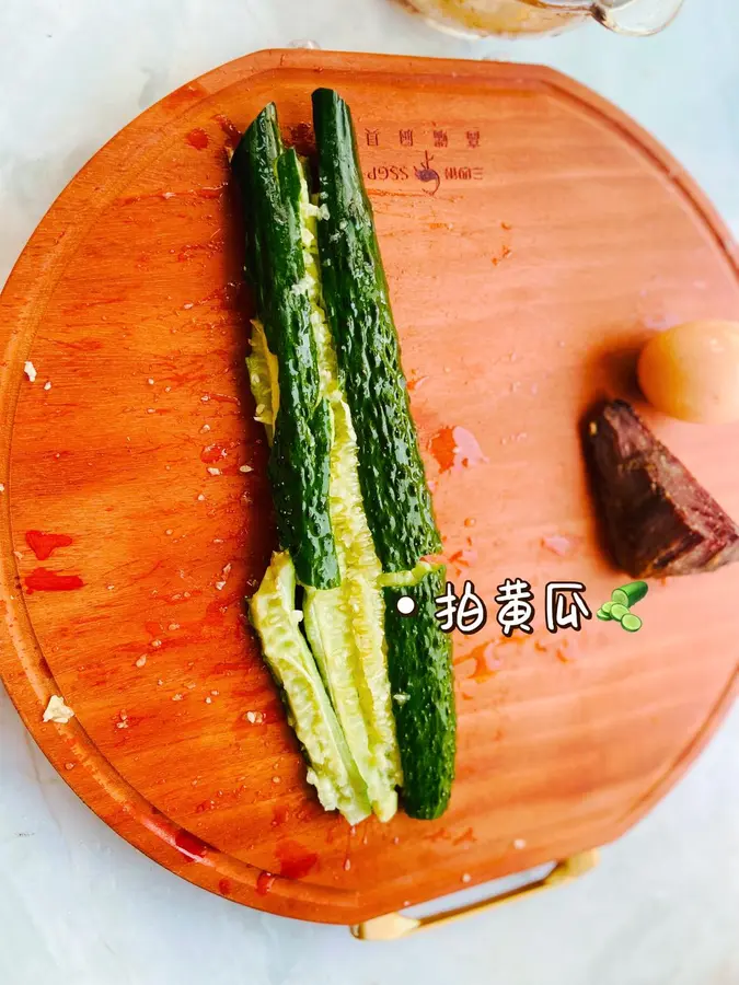 Shoot cucumber salad beef, cool home-cooked small cold dish step 0