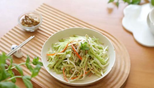 Summer refreshing dish - cold cucumber and shredded crab meat