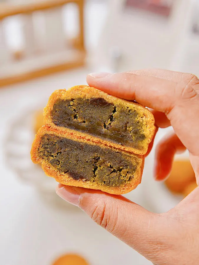 Tea-flavored green plum mooncakes  creative Cantonese mooncakes step 0