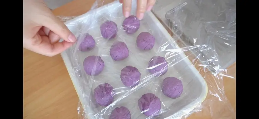 Fairy coconut milk purple potato snow skin mooncake step 0