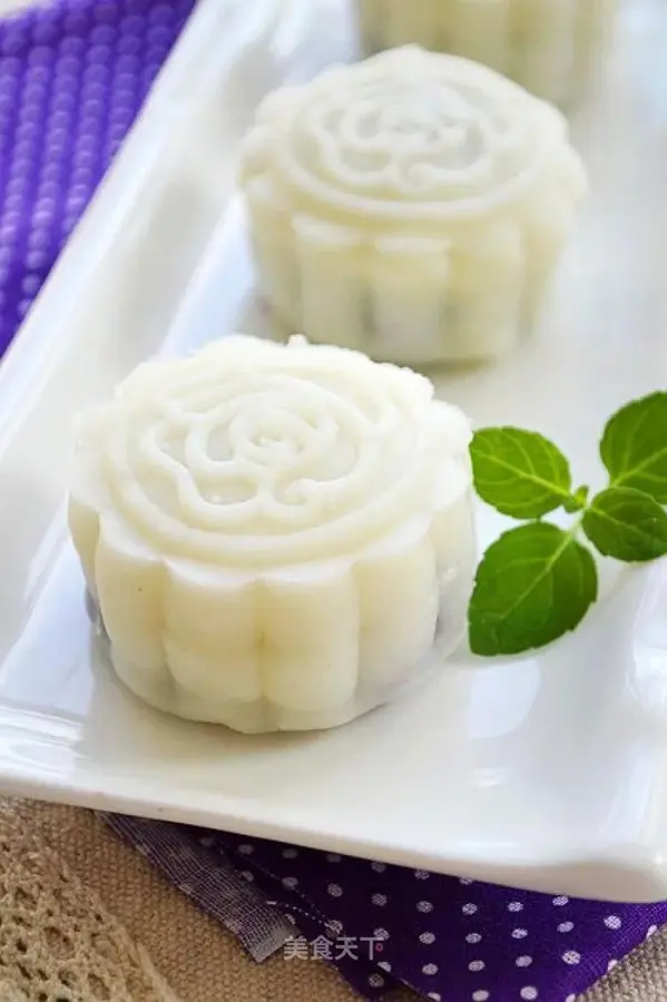 Super simple snowy mooncakes