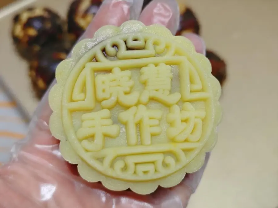 The recipe of egg moon baked moon cakes  is easy to use against the sky to lock this recipe step 0