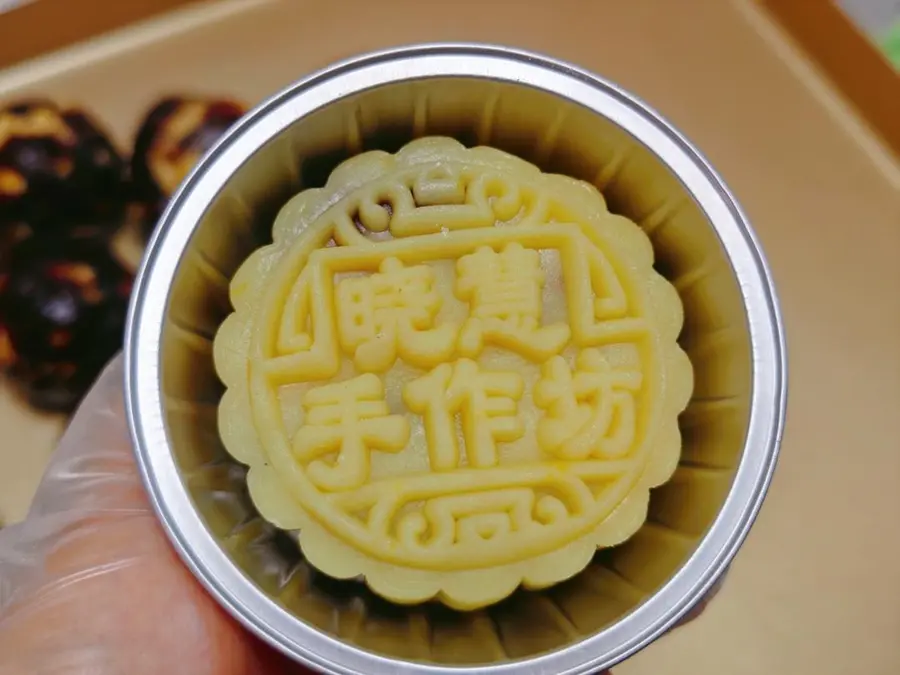 The recipe of egg moon baked moon cakes  is easy to use against the sky to lock this recipe step 0